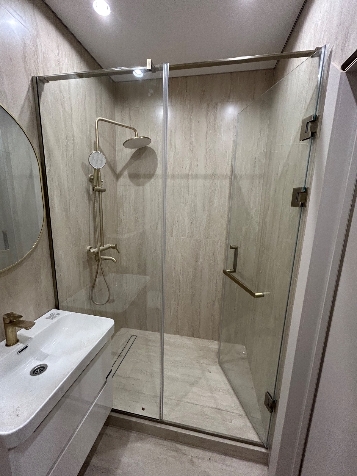Работа 1: Crystal Glass Astana