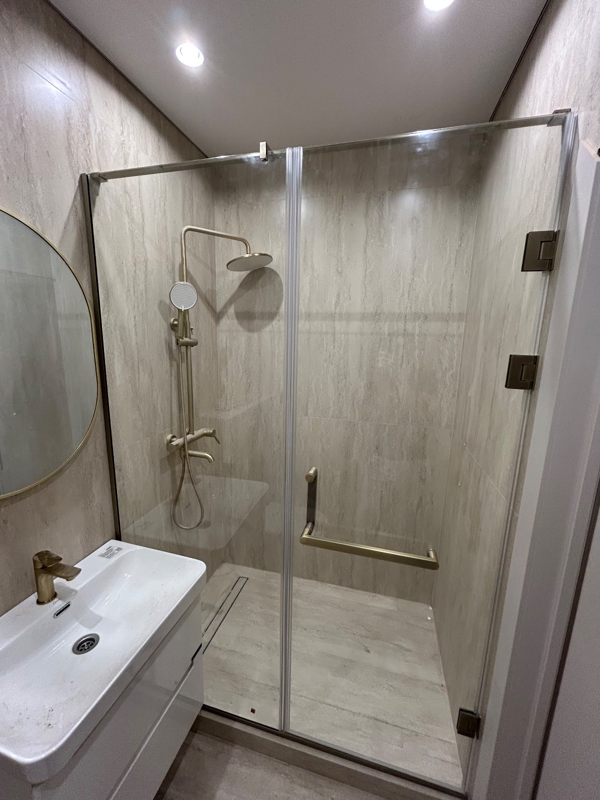 Работа 2: Crystal Glass Astana