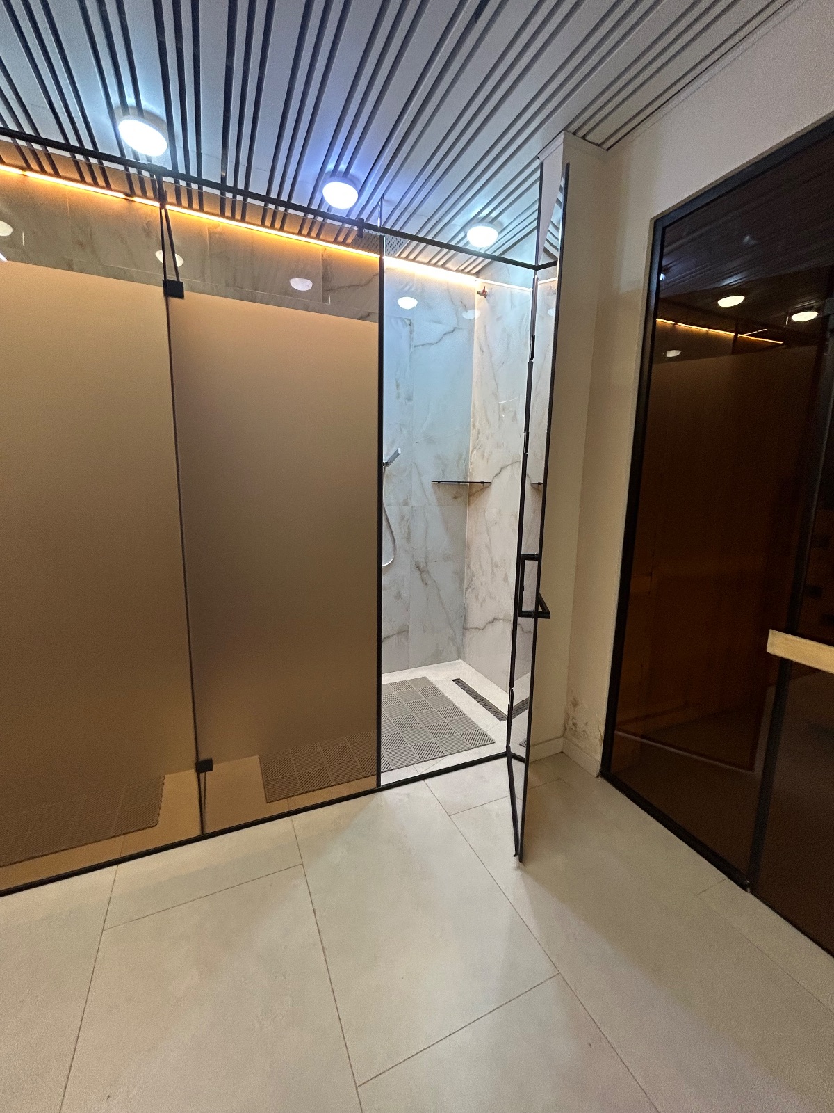 Работа 3: Crystal Glass Astana
